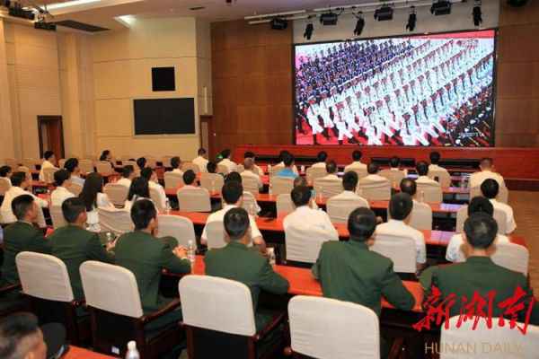 杜家毫许达哲李微微乌兰等省带了解合收看庆祝中华人民共和国创立70周年大会、阅兵式和群众游行实况直播