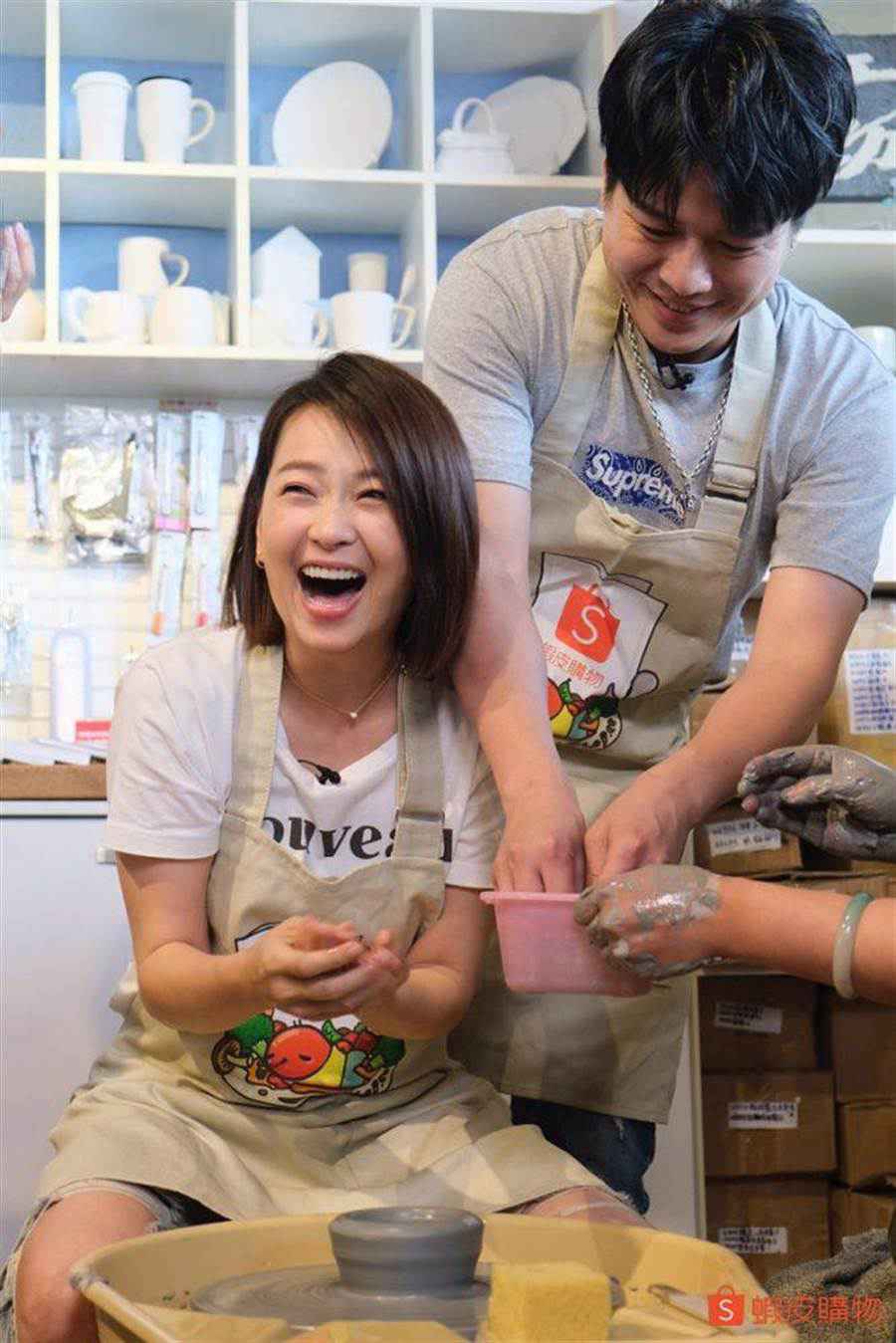 李易、六月伉俪直播放闪 曝9年婚姻靠喝酒维持