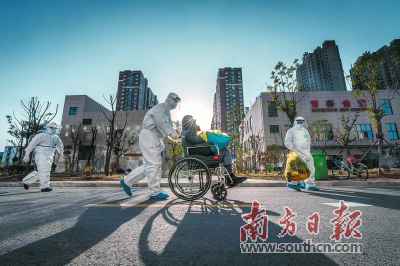 近千封广东援鄂医护人员日记 记录下一幕幕动听瞬间