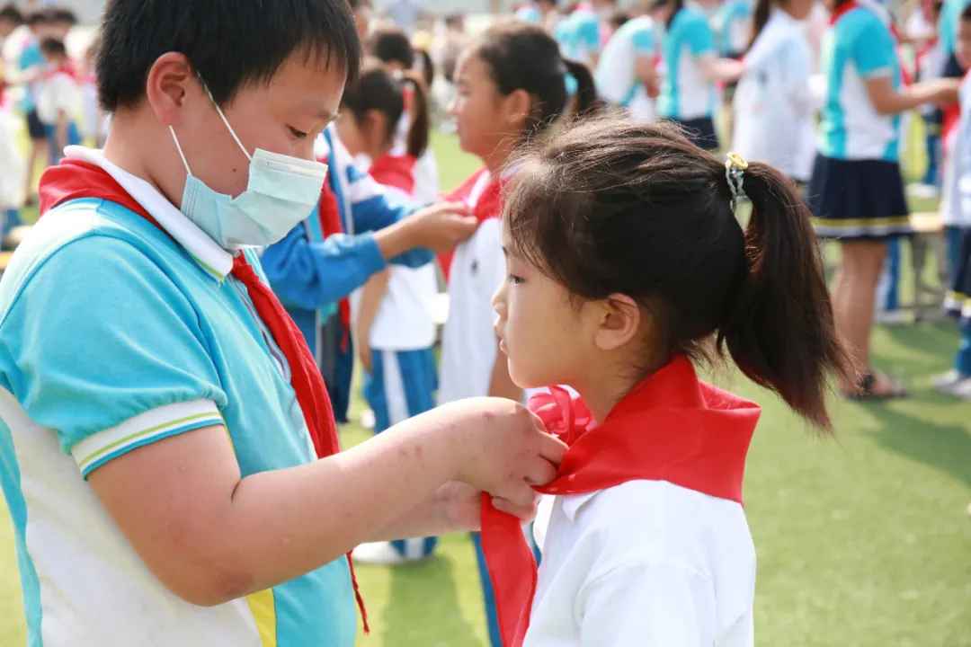 灵璧县举行“微心愿”圆梦发放典礼暨主题队日勾当