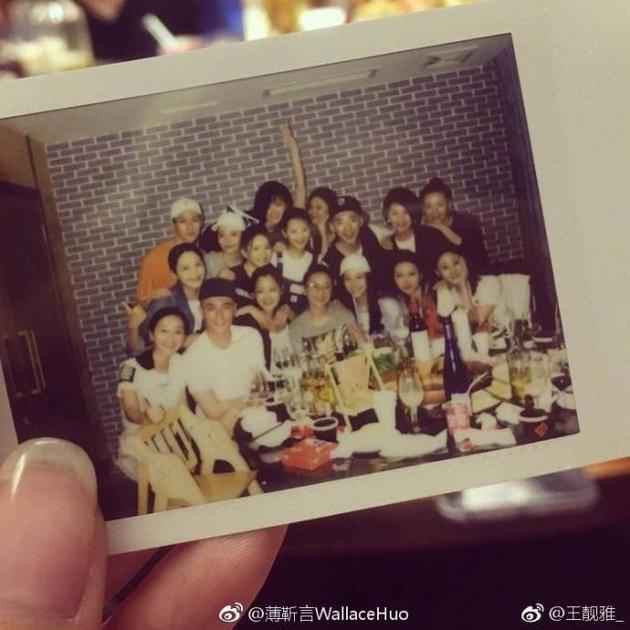 《如懿传》进入杀青阶段 霍建华周迅与剧组开心会餐