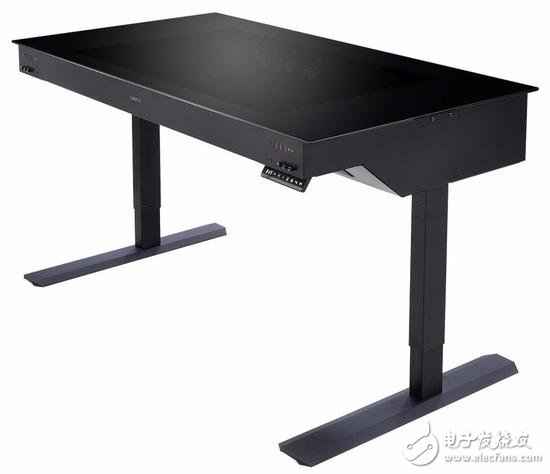 你不说我还觉得这是普通桌子！实际这是个售价1.4万元的电脑机箱！