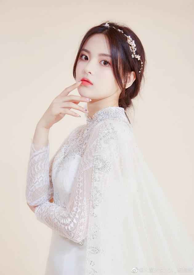 杨逾越吐槽司机开远光灯 却被网友发明有语病