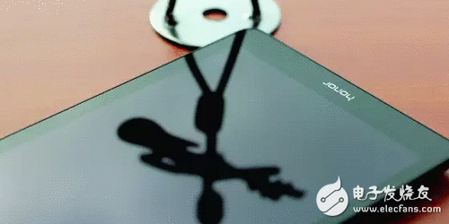 华为荣耀畅玩平板2昨日正式开售，正面一体化玻璃设计！颜值爆表