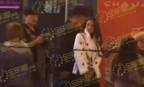 玩3P？陈思成总统套房幽会2女