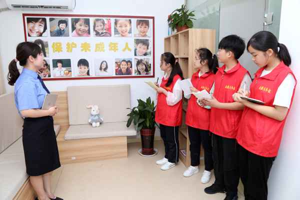 本报学生记者走进未成年人教诲法治中心