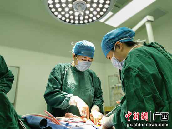 布满大爱的妇产科专家 记南溪山医院共产党员、妇产科主任张丽武