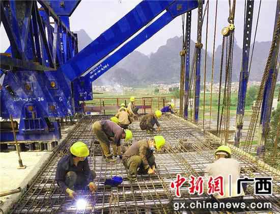 贵南高铁建设工地掀起劳动竞赛热潮