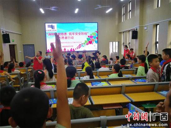 广西融水电力志愿者走进易地扶贫搬家安放点 开展安详用电处事