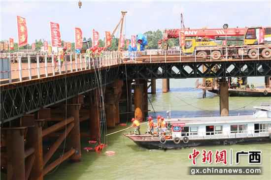 南玉铁路水上功课安详技术培训和防溺水变乱应急处理演练进行