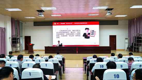 横县开展军事化关闭式会合培训 敦促率领干部走前列担使命