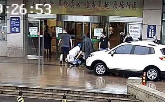 三分钟抢救 青岛护士将心脏骤停老人从灭亡线上抢返来