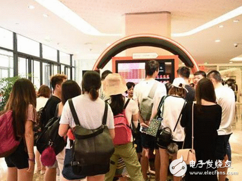 爱美妹子的福音啊~零售圈感动了 拥有这样一台无人彩妆机大概是每个女生的终极空想吧