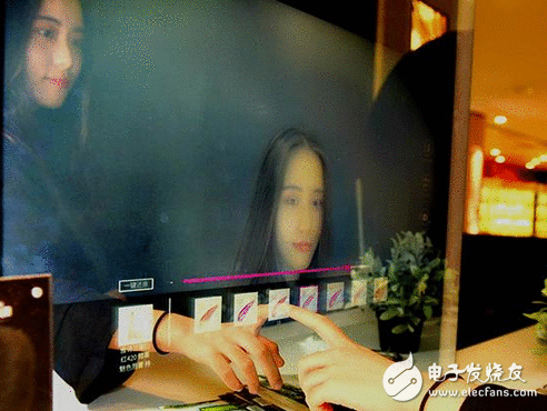 爱美妹子的福音啊~零售圈感动了 拥有这样一台无人彩妆机大概是每个女生的终极空想吧