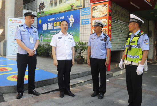 梧州警方全力护航高考