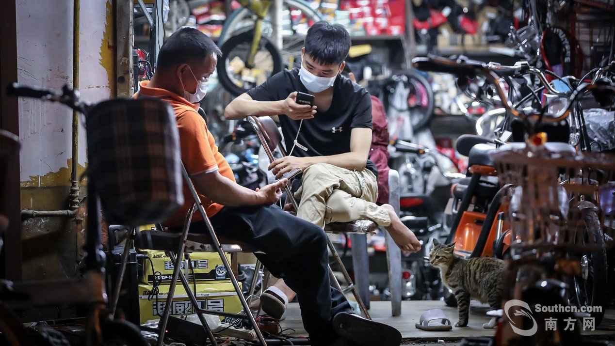 戴着口罩的广州夜糊口：参差百态，乃幸福本源