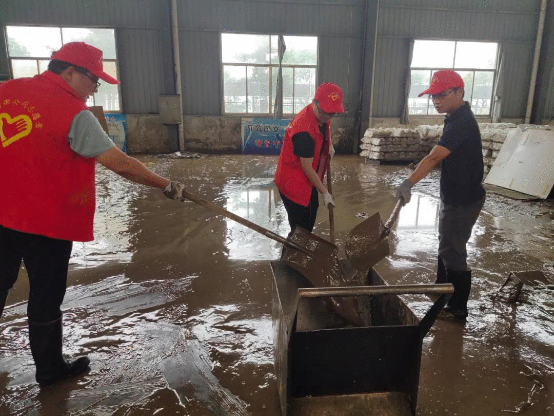 黄山青年志愿者投身灾后重建 助力歙县企业重拾复工复产信心