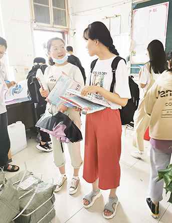 本报高校招生宣传进中学 高考志愿填报信息包进中学勾当落幕