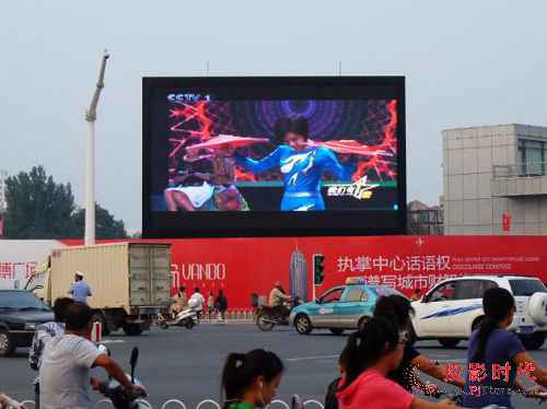 艾斯威承建太原鼓城广场户外p10全彩led显示屏项目