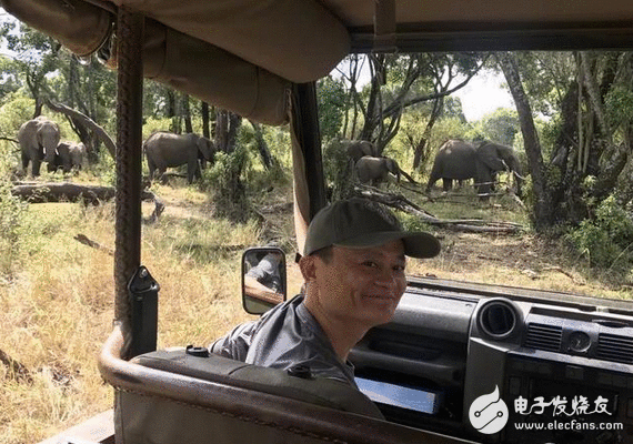 整个非洲都在为这个伟大的企业家猖獗！10个非洲总统列队见马云，一头大象被马云定名为“杭州”