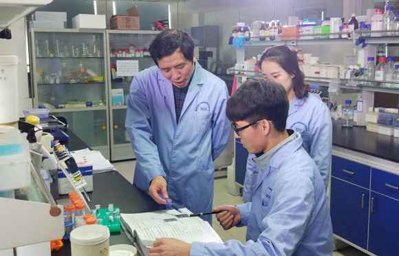 重庆优秀科学家风范展| 夏庆友：让琳琅满目标蚕丝产物“飞入寻常黎民家”