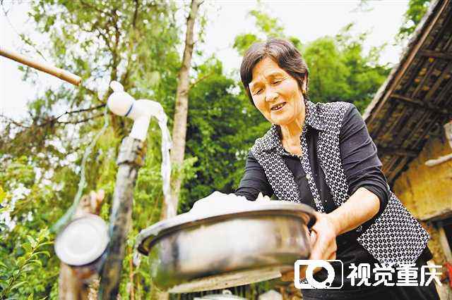 从“有水喝”到“喝好水” ——重庆全面办理农村贫困人口饮水安详问题