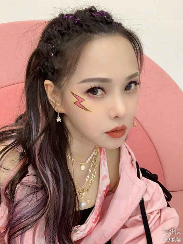 伊能静秒删 否定说被易立竞插刀