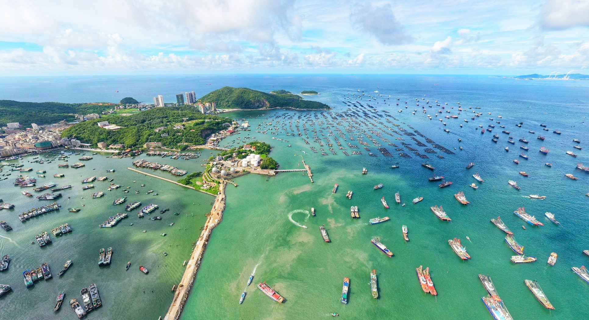 第十八届南海（阳江）开渔节进行