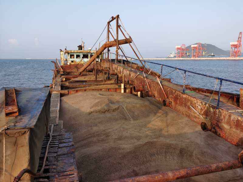 雷霆出击 省海洋综正当律总队茂名支队乐成查获2艘涉嫌犯科采砂船舶