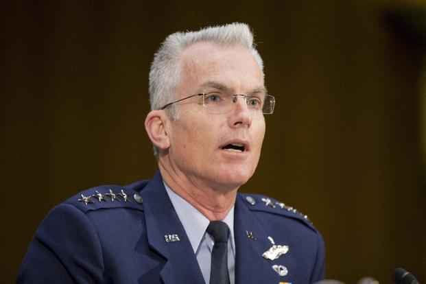 美媒：特朗普参谋们担忧他会溘然开战