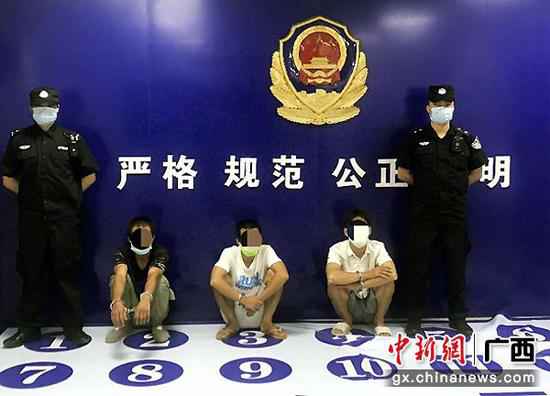 崇左警方循线追踪 捣毁一领土吸毒窝点