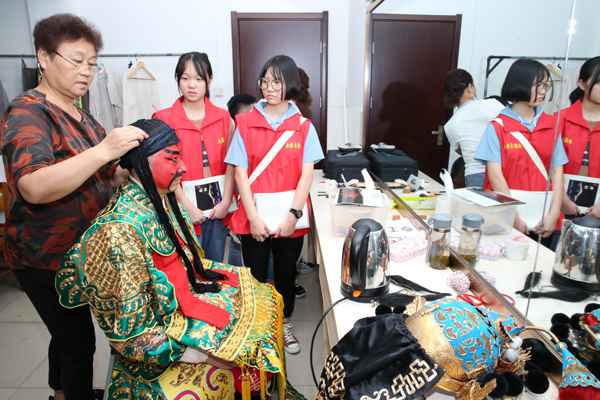 本报学生记者走进安徽省歌舞剧院探访舞剧《徽班》