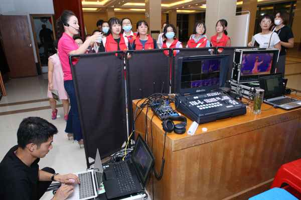 本报学生记者走进安徽省歌舞剧院探访舞剧《徽班》