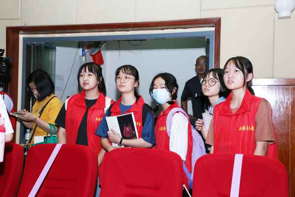 本报学生记者走进安徽省歌舞剧院探访舞剧《徽班》