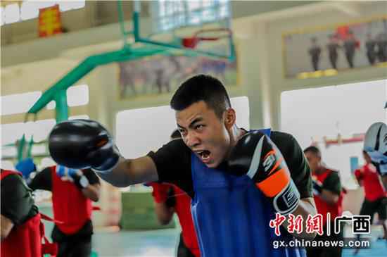 不平就用拳头“措辞”！直击广西武警搏击集训现场