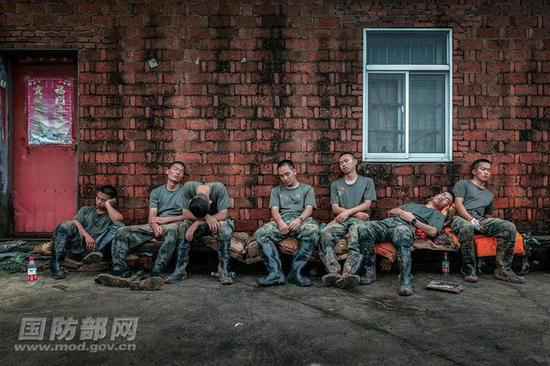 国防部谈部队防汛救灾：战疫之后再抗洪