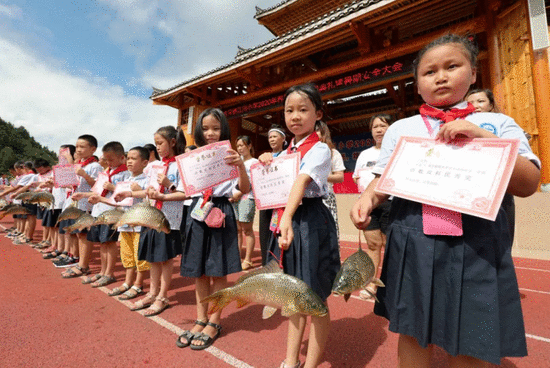 又是猪肉又是鱼 超实惠“非凡奖品”嘉奖侗乡“神兽”