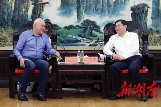 杜家毫接见美国伟创力团体首席运营官巴比尔