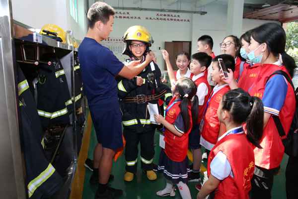 安徽青年报学生记者走进合肥消防四里河救助站