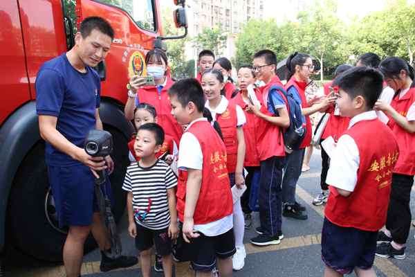 安徽青年报学生记者走进合肥消防四里河救助站