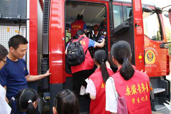 安徽青年报学生记者走进合肥消防四里河救助站