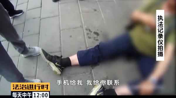  北京东城：醉酒男人殴打民警，已被刑拘
