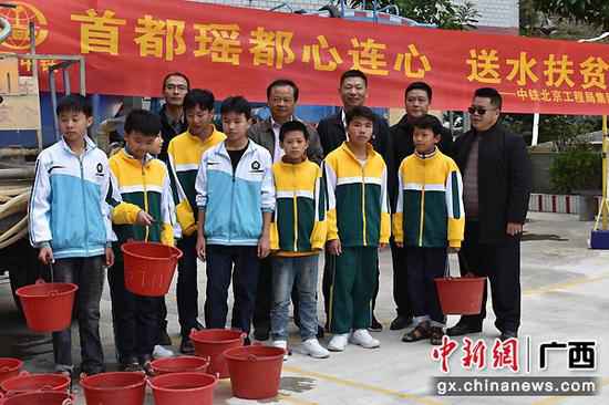 贵南高铁项目部用动作助力广西都安脱贫