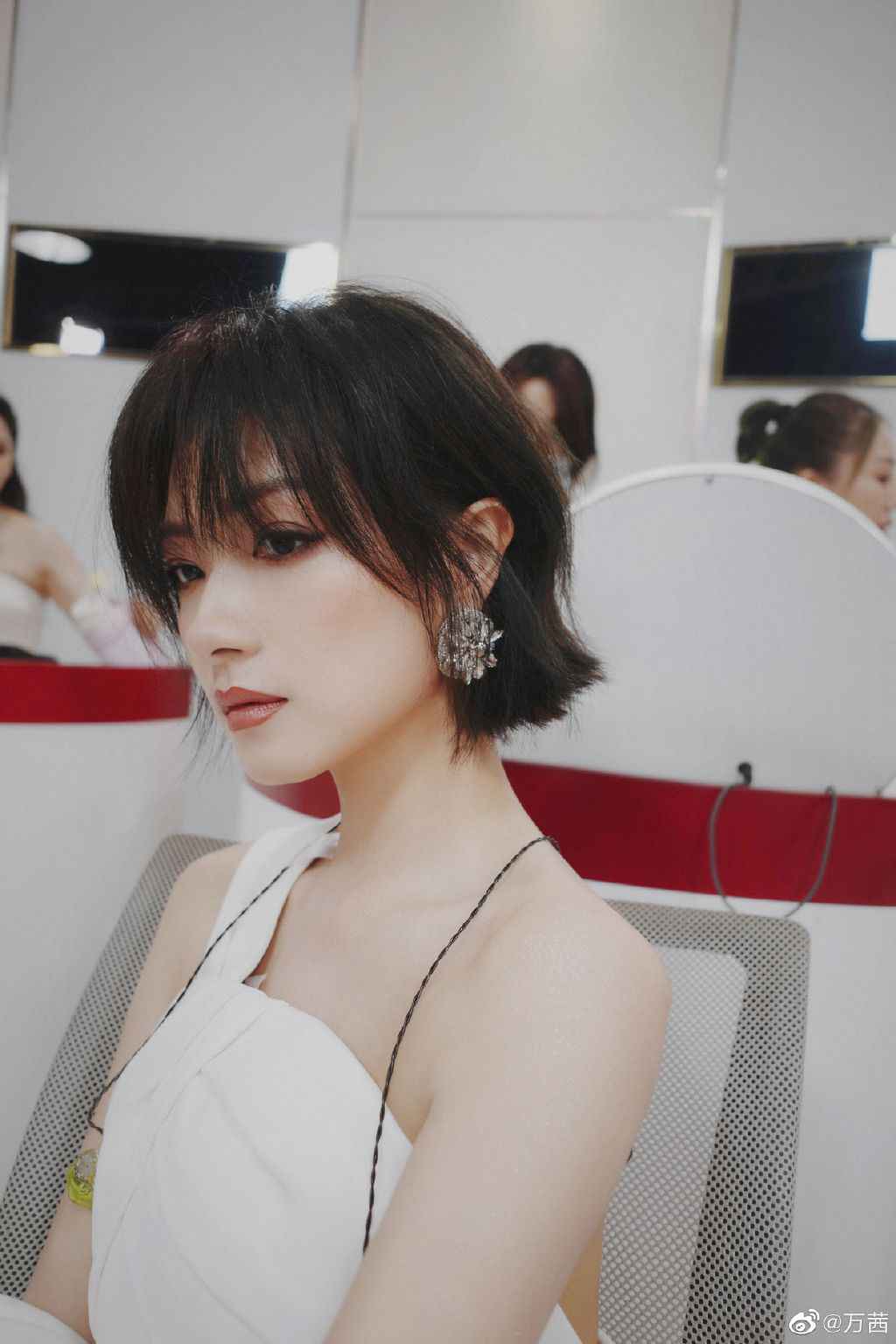 网易邮箱回应万茜被盗号：已在努力接洽团队