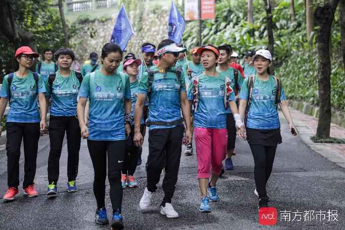 广州视障跑者勇敢挑战自我 本年首次徒步“最美云道”