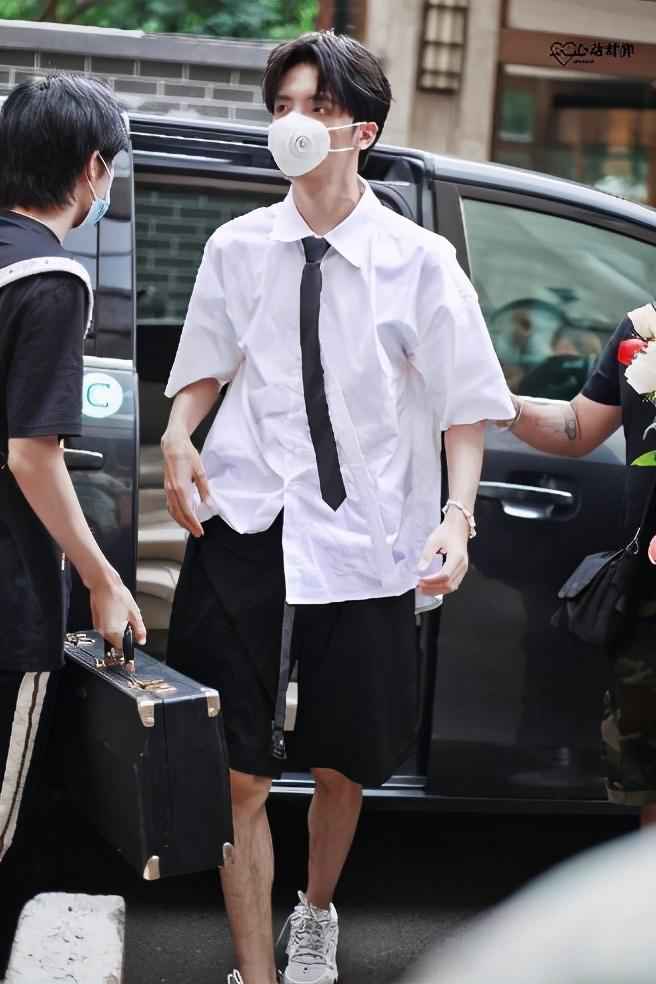 实力唱将or潮水偶像，细数戴口罩也帅气袭人的宝藏男孩！