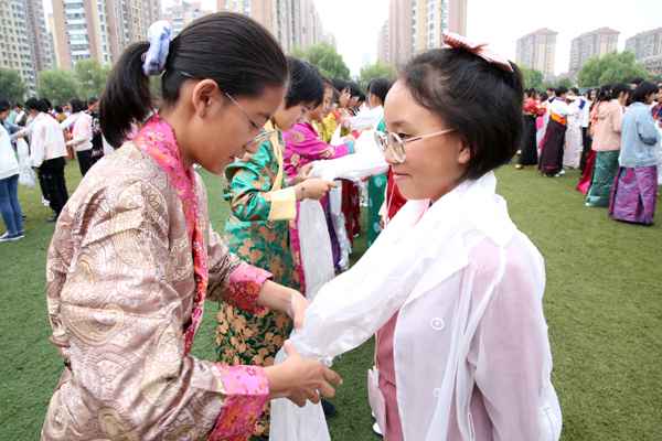 合肥：藏族班学生载歌载舞迎来新学期