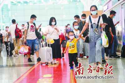 广州南站10月1日迎来疫情以来客流最岑岭