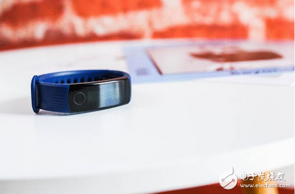 荣耀手环跟小米系的这款手表谁会是腕上新宠 比拟起来照旧荣耀嫩了点