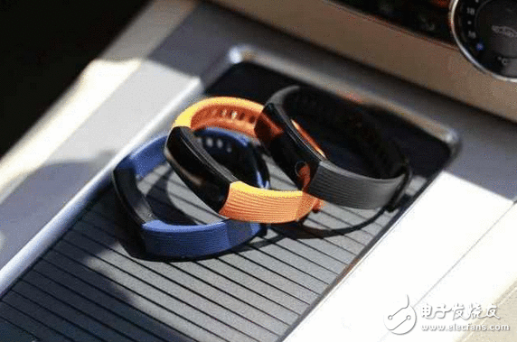 荣耀手环跟小米系的这款手表谁会是腕上新宠 比拟起来照旧荣耀嫩了点